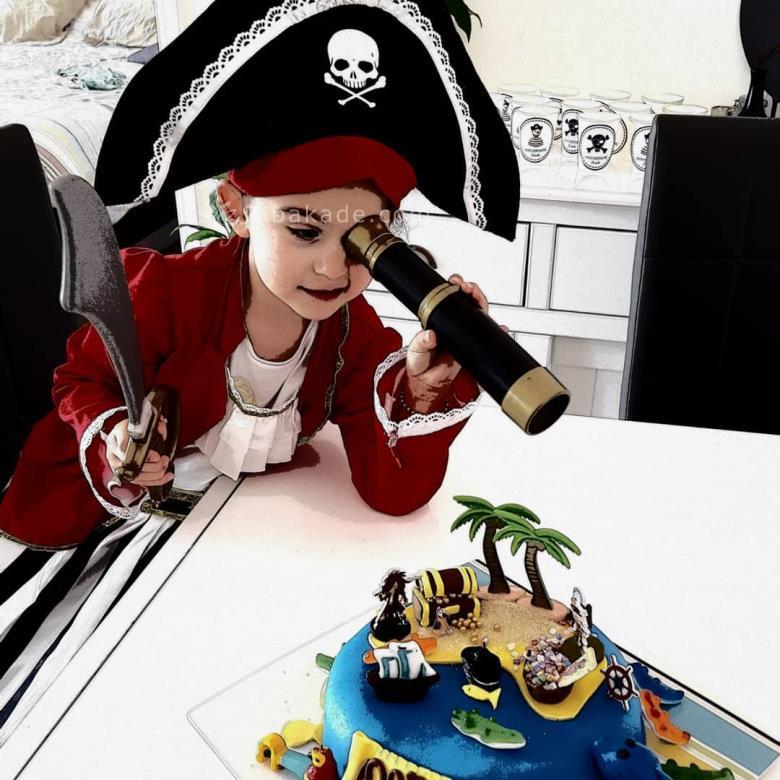 تم تولد دزدان دریایی - Pirates